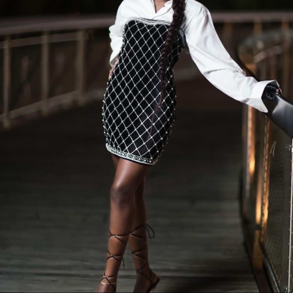 Mini pearls & velvet tube dress